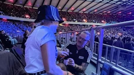 Oasis fan proposes to stunned girlfriend during favourite song at Murrayfield gig