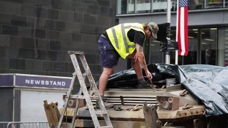 Fans applaud Spider-Man cast and crew after action scene takes place in city