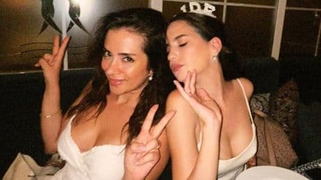 Ezgi Şenler düğün  öncesi veda partisi verdi
