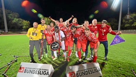 Fußball mit Behinderung | Der Kick mit der Krücke