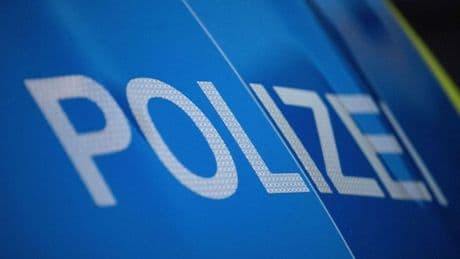 Unfälle: Fahrer überschlägt sich mit Auto und stirbt