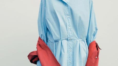 El vestido camisero de las rebajas de Zara perfecto para llevar a la oficina: por menos de 6 euros