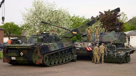 Bundeswehr : David gegen Goliath – Kampf um Auftrag für Bergepanzer