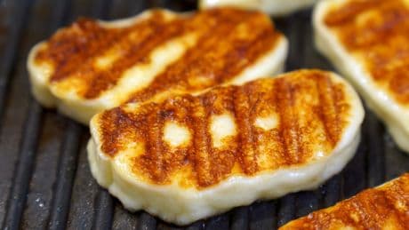 Grillkäse im Test: Einige überzeugen, andere enttäuschen