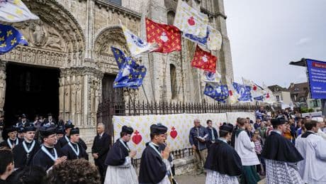 Pèlerinage de Chartres : « Entre l’Église et les tradis, à quand la désescalade ? »