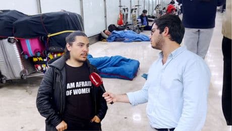 La crisis de los 'sintecho' en Barajas desde dentro: de los destrozos en los baños al &quot;miedo&quot; de los trabajadores