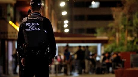 Detienen a cuatro adolescentes por una agresión sexual en grupo en Valencia