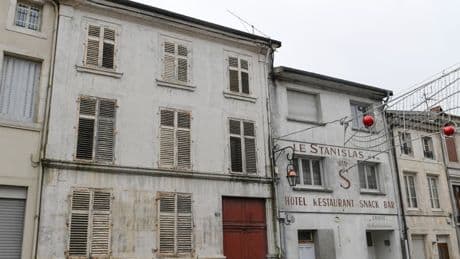 "Des propriétaires qui baissent les bras": les mairies vent debout contre les logements vacants