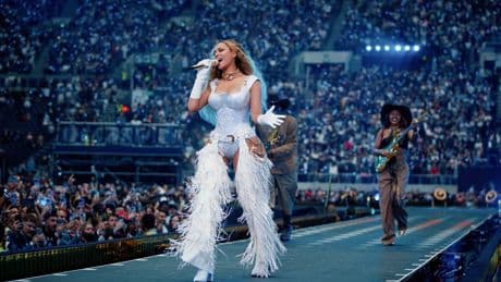 Beyoncé  praised for ‘effortless’ recovery from wardrobe malfunction on Cowboy Carter tour