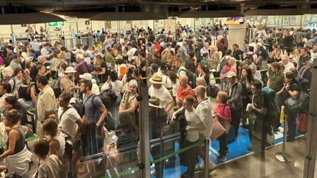 Interior asume su culpa en el caos de la T4 de Barajas y apunta a &quot;un problema informático puntual&quot;