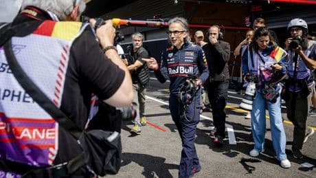 Laurent Mekies ontkomt bij zijn debuut als teambaas van Max Verstappen niet aan de problemen bij Red Bull