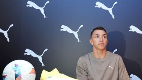 Muslera, imza gününde taraftarla buluştu
