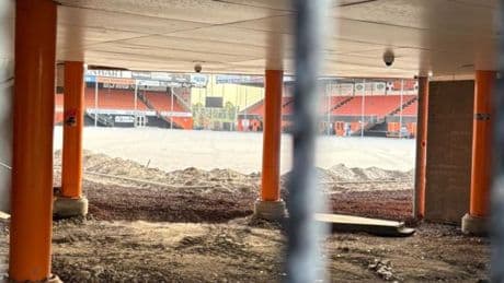 Race tegen de klok: Telstar en Volendam begonnen met vervangen kunstgrasveld