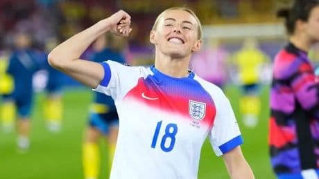 England Lioness Chloe Kelly uses these noise-cancelling headphones ahead of semi-finals