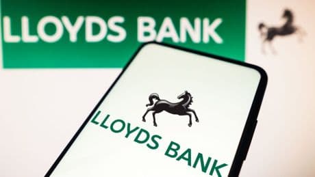 Lloyds and Halifax down leaving thousands of customers locked out of banking apps