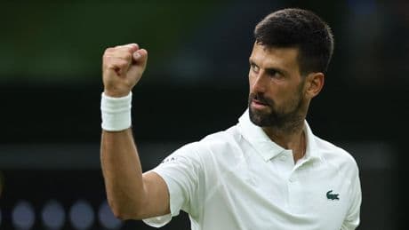 Wimbledon : un temps bousculé, Djokovic s’en sort face au Français Müller