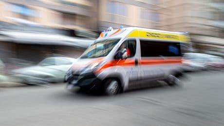 Roma, donna di 47 anni muore dopo una liposuzione: l'intervento in uno studio privato a Primavalle. Tre indagati per omicidio colposo