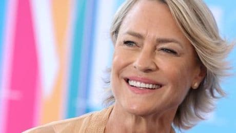 Robin Wright kehrt der »Shitshow« USA den Rücken
