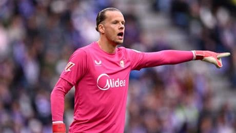 Nyland recibe el reconocimiento de LaLiga a la mejor parada de abril