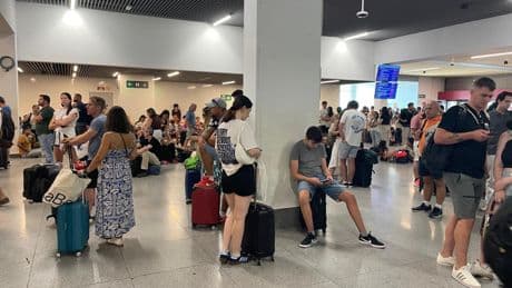 Una pasajera estalla contra Renfe tras tener que pasar la noche en Madrid: "Me dijeron que durmiera en el suelo"
