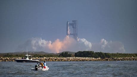 Grote vuurbal bij ontploffing SpaceX-ruimteschip tijdens ’routinetest’