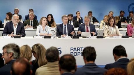 Feijóo avala un plante de los presidentes del PP en la Conferencia de Barcelona si no se amplía el orden del día