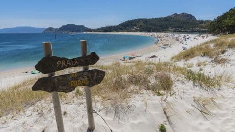 La única playa española entre las mejores del mundo: arena blanca y agua cristalina en un entorno salvaje