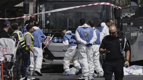 Anschlag an Bushaltestelle: Tote und Verletzte bei Schüssen in Jerusalem