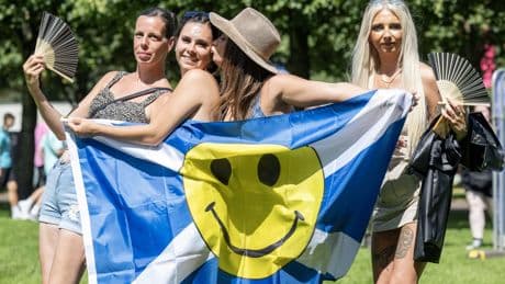 Thousands of people soak up the heatwave at Trnsmt festival