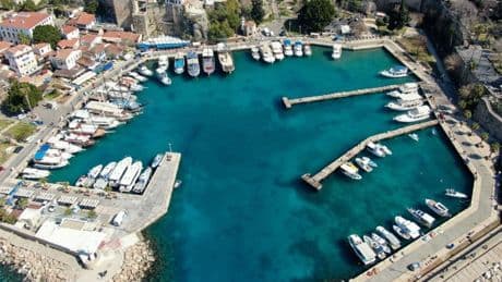 Antalya'da 1600 otelden yüzde 90'ı risk altında!