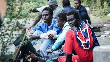 L’ultima di Gualtieri: cerca famiglie che ospitino gratis i migranti