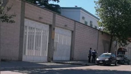 Evasione da film: minorenne scappa dal carcere