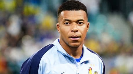 «Tu vois une copine dans ce bourbier ?» : Kylian Mbappé s’exprime sans détour sur sa vie amoureuse