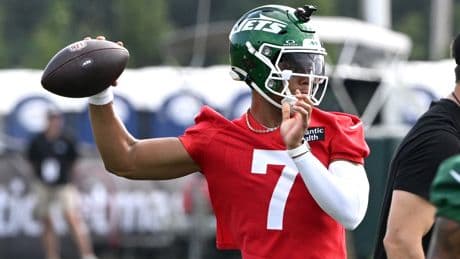 Justin Fields excels in Jets training camp 7-on-7s just days after injury scare