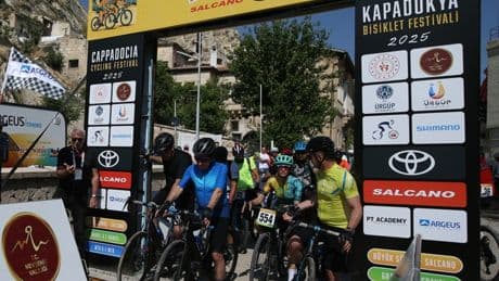 Türkiye'nin ilk elektrikli bisiklet yarışı Kapadokya'da koşuldu
