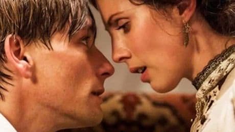 Esta en Netflix y tienes que verla: la película de época que encantará a los fans de ‘Los Bridgerton’ y que está basada en una novela con premio Nobel
