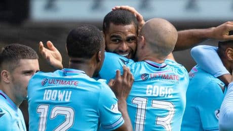 Dundee Utd 0 St Mirren 2: Visitors keep European hopes alive