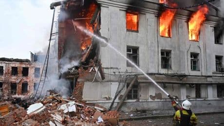 Angriffswelle erschüttert Charkiw – Jetzt rächt sich Putin für die zerstörten Bomber