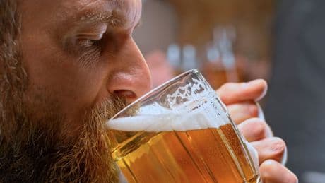Bier bei Bluthochdruck: Ist ein Glas am Tag noch in Ordnung?