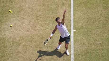 Alcaraz, un campeón sobre hierba de un país sin pistas de hierba: "Me reuní con el encargado de Wimbledon y me dijo que aquí era imposible que aguantase nada"