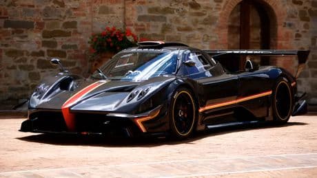 Algunos millonarios decoran sus mansiones con obras de arte. Otros cuelgan un Pagani Zonda R Evolution como si fuera un cuadro