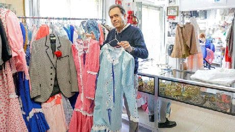 El resurgir chulapo trae de vuelta los trajes de San Isidro: &quot;Cada vez se viste más gente joven&quot;
