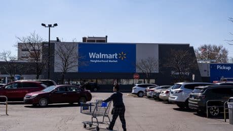 Walmart vuelve al manual familiar para combatir los aranceles de Trump