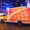 Meterlange Blutspur am Ostpreußendamm in Berlin: Mehrere beschädigte Autos, Messerstiche und ein schweigendes Opfer