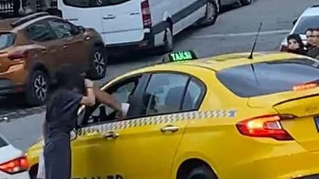 Esenyurt'ta taksici dehşeti! Tartıştığı genç kızı yumruk atarak bayılttı