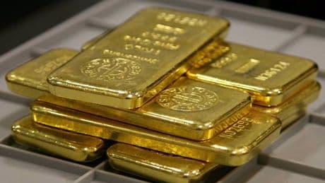 Estafan a una jubilada casi 700.000 euros en lingotes de oro y dinero en efectivo