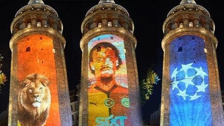 Galatasaray'dan gece yarısı ışık şov!