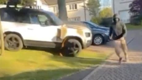 Hooded firebomb thug seen running from driveway of plush home after torching kingpin's pal's car