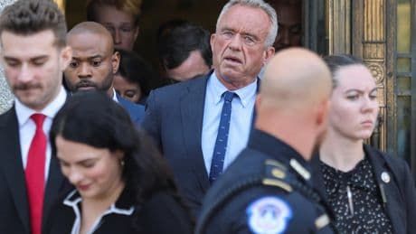 Décrié pour ses mesures antivaccins, Robert Kennedy Jr mis sous pression