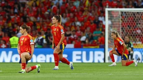 Este es el motivo por el que las futbolistas de la selección española se arrodillaron antes  del partido ante Suiza en la Euro